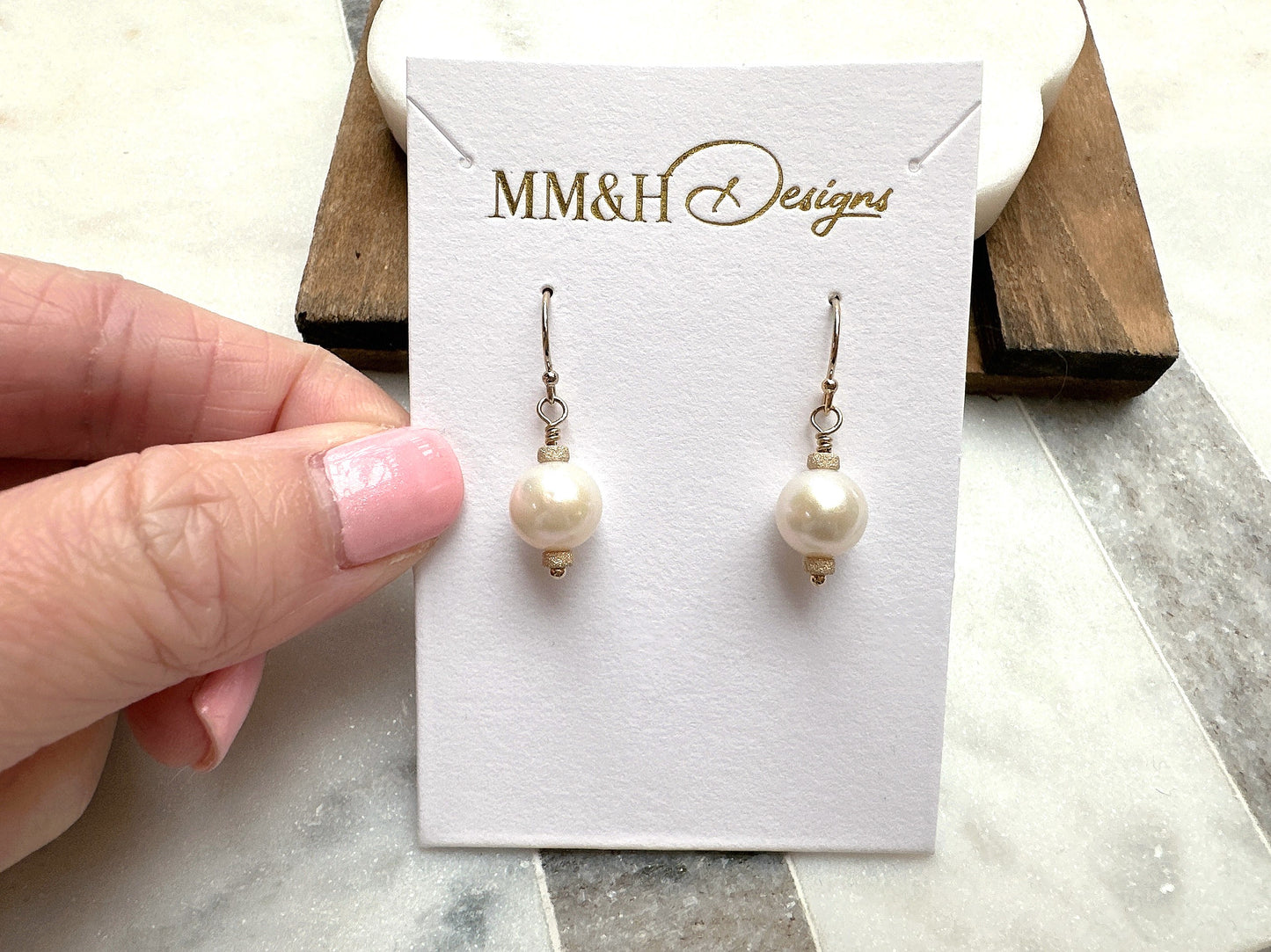 Elegant Natural White Round Freshwater Pearl Earrings