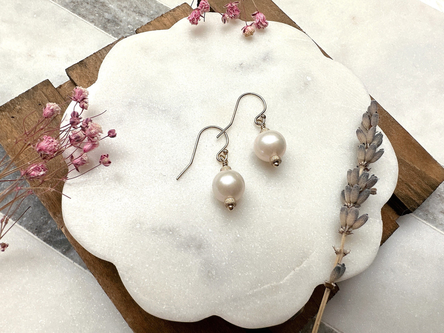 Elegant Natural White Round Freshwater Pearl Earrings