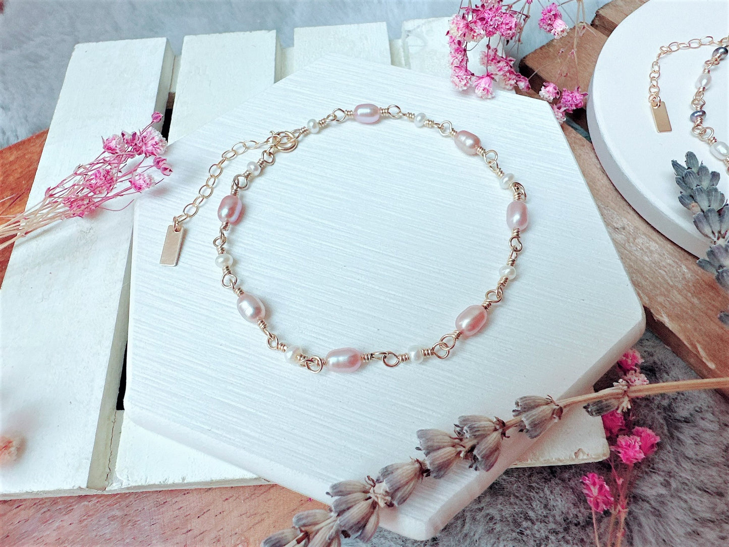 Mauve and White Freshwater Pearl Bracelet